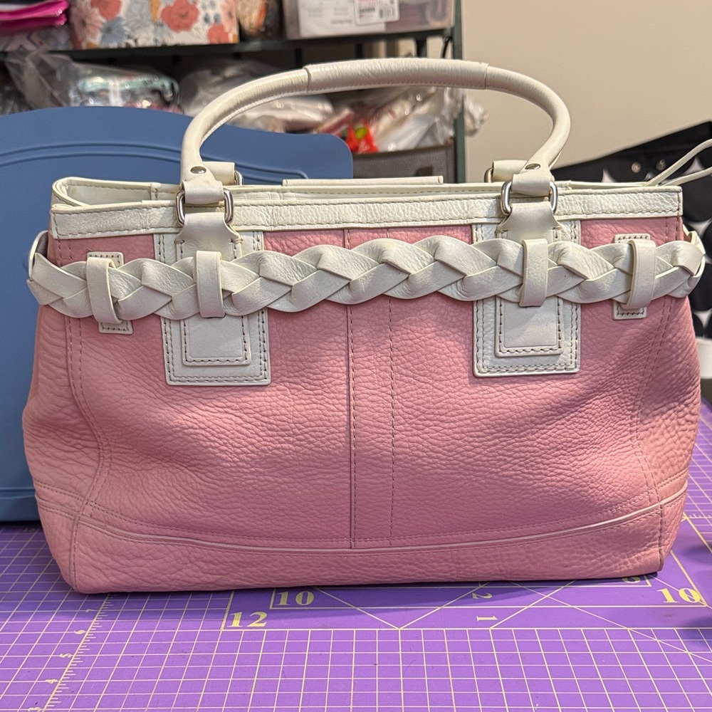 Coach 2008 Baby Pink and White Hampton - Picture 3 of 13